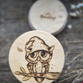 Handgebranntes Aufbewahrungs-Glas mit Eule Mimi-Motiv aus der BrandLing-Stube.