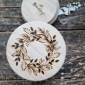 Handgebranntes Aufbewahrungs-Glas mit Kränzchen-Motiv aus der BrandLing-Stube.