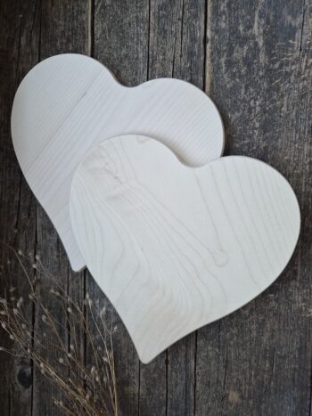 2er-Set Herz-Schneidebretter aus FSC® Ahornholz für Brandmalerei und kreative Holzprojekte.