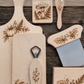 Brandmalerei Herbst-Workshop mit kleinen Herbstmotiven auf verschiedenen Holzrohlingen von BrandLinge.